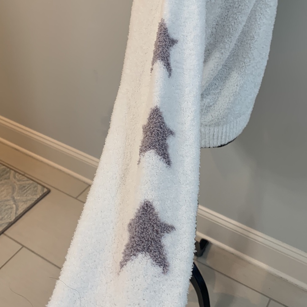 NWT Hello Nite White Gray Star Chenille Cozy Super Soft Crewneck Sweater Med - Picture 4 of 7